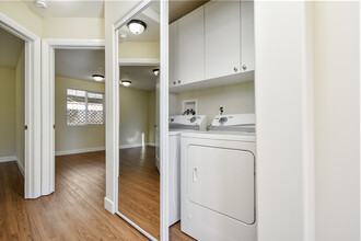 6654 Kester Ave in Van Nuys, CA - Building Photo - Interior Photo