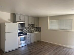 527 Vaqueros Ave in Rodeo, CA - Building Photo - Building Photo