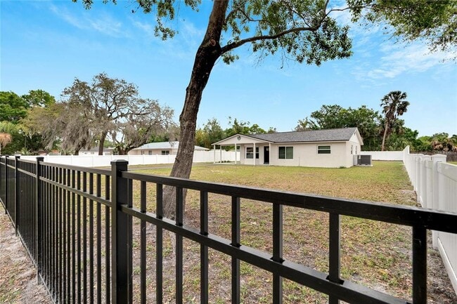 9924 Prevatt St in Gibsonton, FL - Building Photo - Building Photo