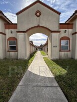 1803 Douglas in Pharr, TX - Building Photo