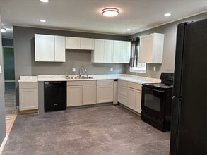 4845 Cullen Ave in Springfield, OH - Building Photo - Building Photo