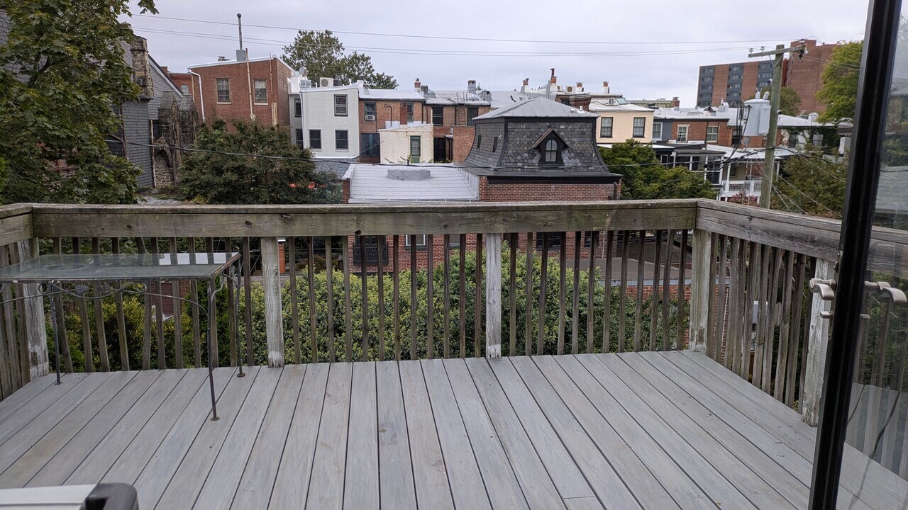 1410 Park Ave, Unit 3rd Floor in Baltimore, MD - Foto de edificio
