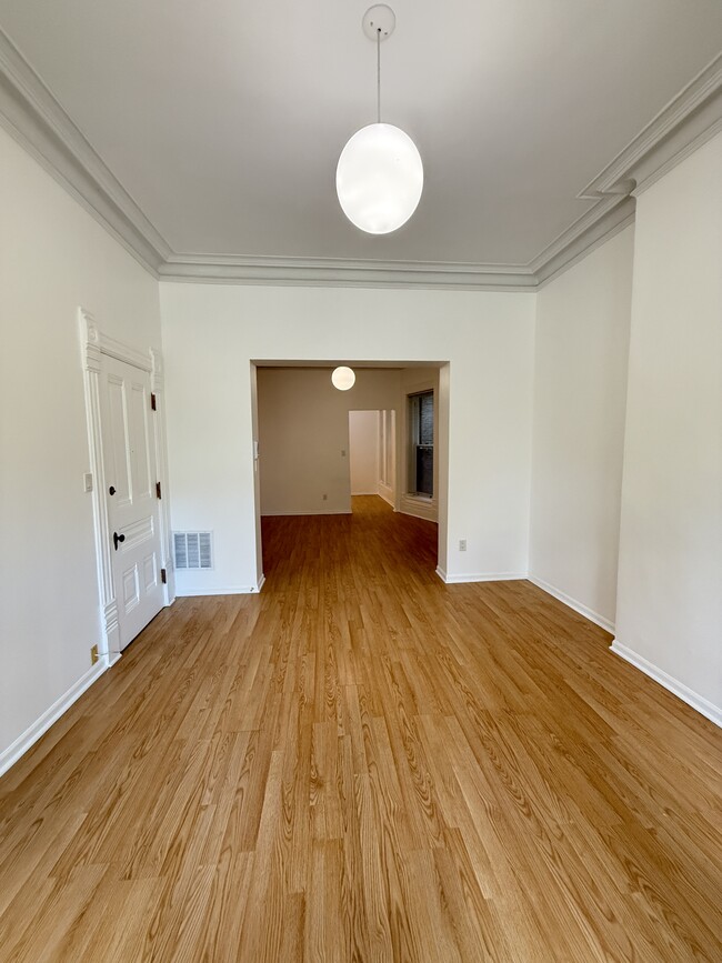 2254 N Clark St, Unit #2 in Chicago, IL - Building Photo - Building Photo