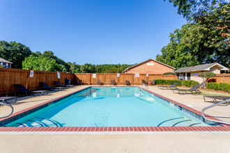 Lake Forest Apartments in Brandon, MS - Building Photo - Building Photo