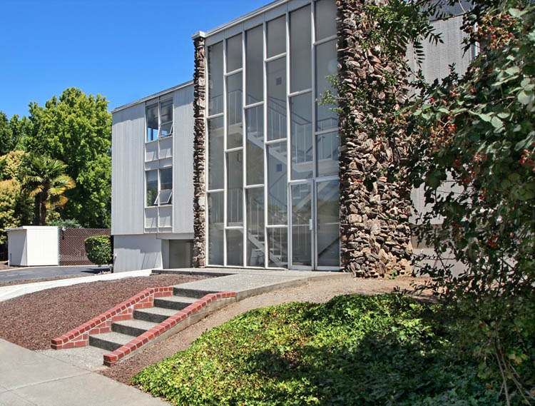 East Creek Apartments in Menlo Park, CA - Building Photo