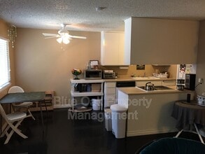 1412 N Cherry St in Chico, CA - Foto de edificio - Building Photo