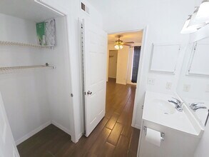 8617 Fancy Finch Dr in Tampa, FL - Foto de edificio - Building Photo