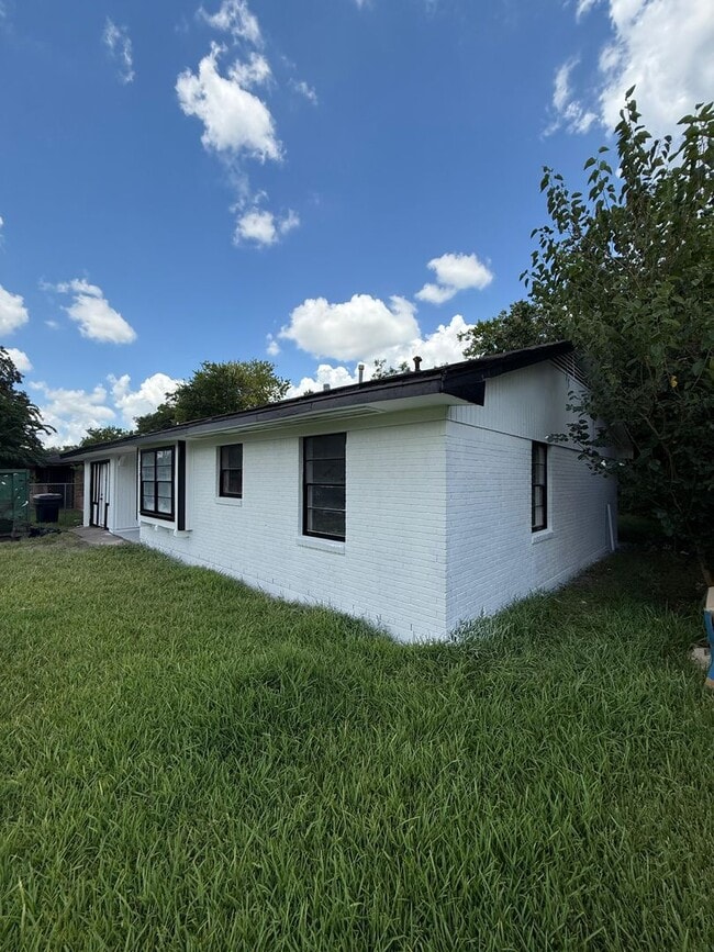 5307 Greylog Dr in Houston, TX - Building Photo - Building Photo
