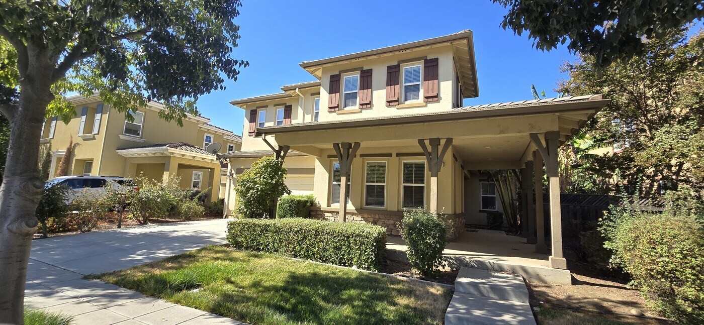 660 W Bonaventure Ave in Tracy, CA - Building Photo