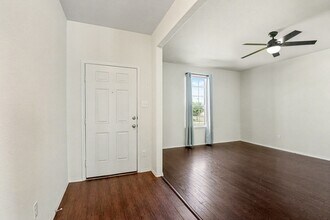 2360 Toposa Dr in Fort Worth, TX - Foto de edificio - Building Photo