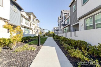 3063 Beaded Mist Walk in Sacramento, CA - Building Photo - Building Photo