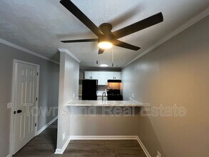 5850 Century Oaks Dr in Fayetteville, NC - Building Photo - Building Photo