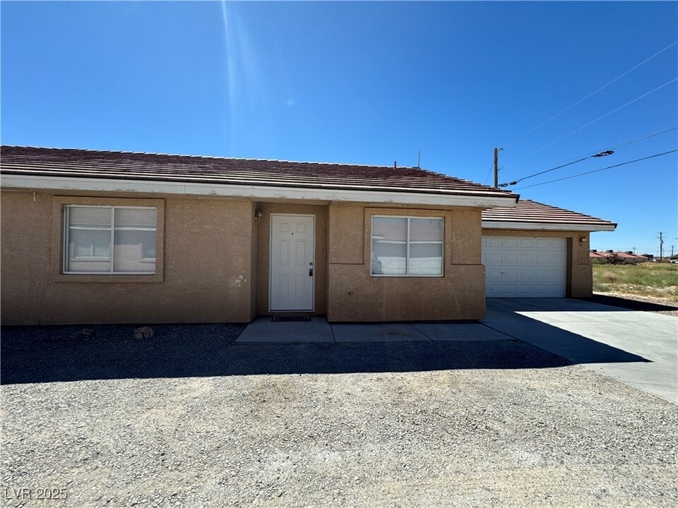 1360 Bourbon St in Pahrump, NV - Building Photo