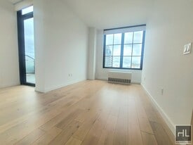 NORTHERN BOULEVARD, Unit PHM in Queens, NY - Building Photo