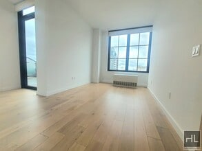 NORTHERN BOULEVARD, Unit PHM in Queens, NY - Building Photo - Building Photo