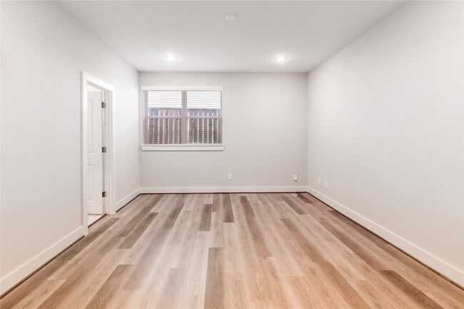 1284 N Post Oak Rd in Houston, TX - Building Photo - Building Photo