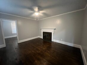 102 W Daniels St in Kinston, NC - Foto de edificio - Building Photo