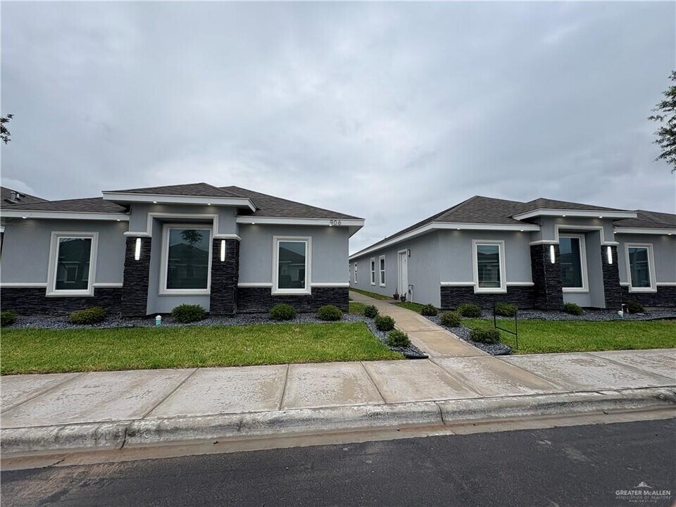 906 N Blair Ave in Edinburg, TX - Building Photo