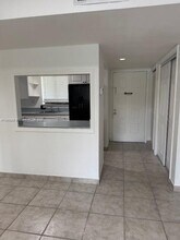 153 Lakeview Dr in Weston, FL - Building Photo - Building Photo