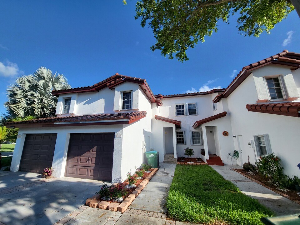 8139 SW 209th St in Cutler Bay, FL - Building Photo