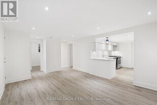 263 Boston Ave in Toronto, ON - Building Photo