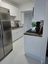 6436 SW 32nd St in Miami, FL - Foto de edificio - Building Photo