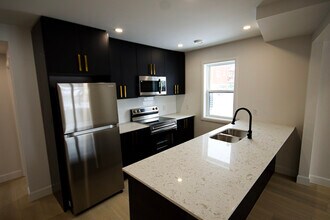 Mad Mill Apartments in Kitchener, ON - Building Photo - Building Photo