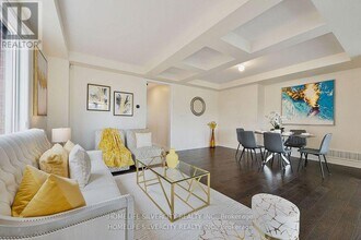 18 Tysonville Cir in Brampton, ON - Building Photo - Building Photo