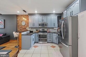 1522 Brown St in Philadelphia, PA - Building Photo - Building Photo