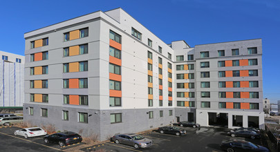 Beach Green North in Far Rockaway, NY - Foto de edificio - Building Photo