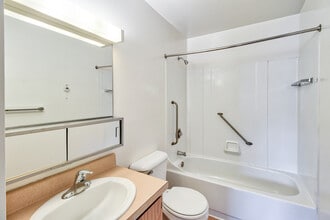 Colony Terrace Apartments in Zanesville, OH - Building Photo - Building Photo