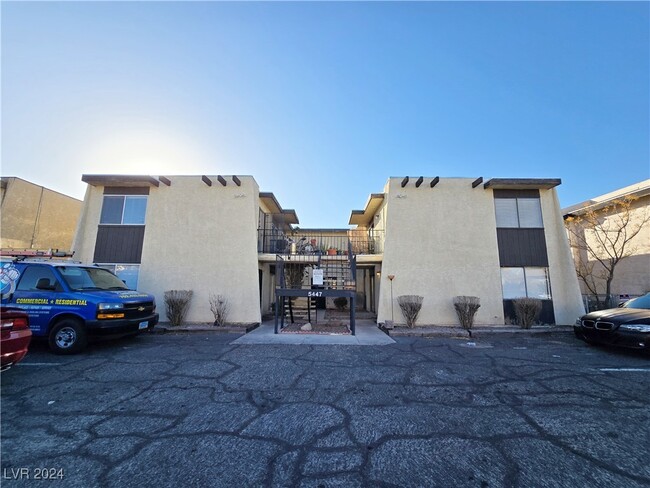 5447 Retablo Ave in Las Vegas, NV - Building Photo - Building Photo