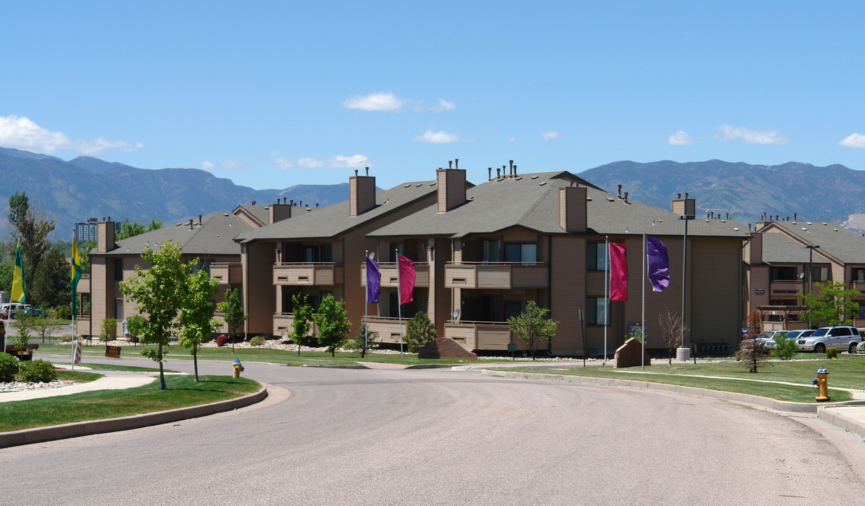 Western Terrace Apartments in Colorado Springs, CO - Building Photo