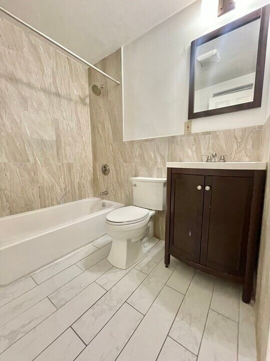 94 Winthrop St in Boston, MA - Building Photo