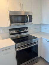 9021 SW 94th St, Unit 402 in Miami, FL - Building Photo - Building Photo