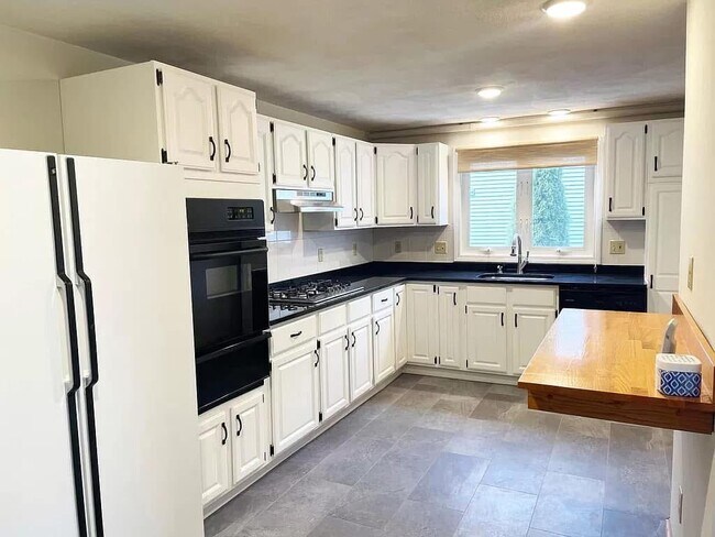 27 Webster Pl in Malden, MA - Building Photo - Building Photo