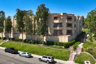 Lomas Del Cerro in San Diego, CA - Building Photo - Building Photo