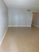 103 Meadows Cir in Boynton Beach, FL - Building Photo - Building Photo