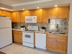 7326 40th St in Lyons, IL - Building Photo - Building Photo