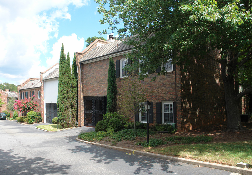 Habersham Apartments in Atlanta, GA - Foto de edificio