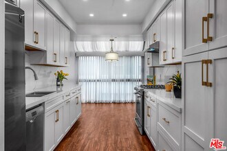 125 N Gale Dr in Beverly Hills, CA - Building Photo - Building Photo
