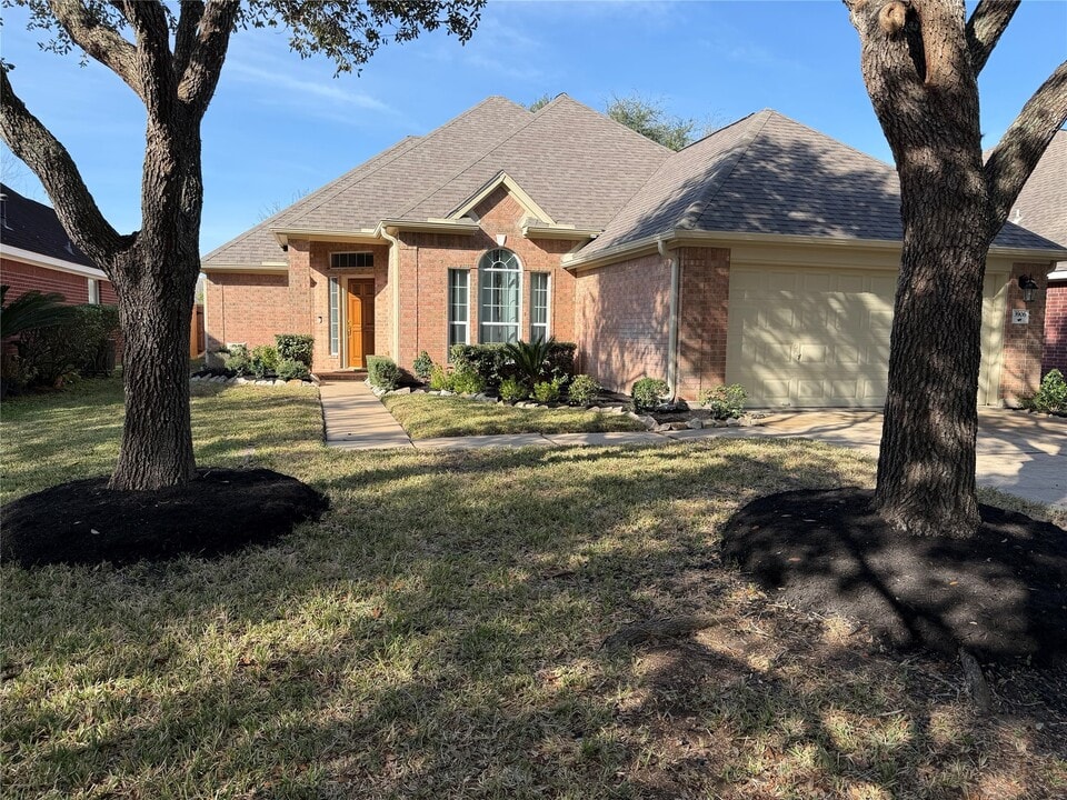 3906 Alpine Cir in Missouri City, TX - Building Photo
