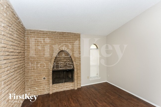 302 Wildbriar Dr in Garland, TX - Building Photo - Building Photo