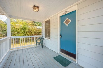 204 E 2nd Ave in Crestview, FL - Building Photo - Building Photo