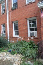 4034 Calvert St NW, Unit Unit 2 in Washington, DC - Building Photo - Building Photo