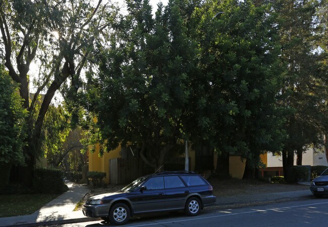 2017 Halford Ave in Santa Clara, CA - Foto de edificio - Building Photo