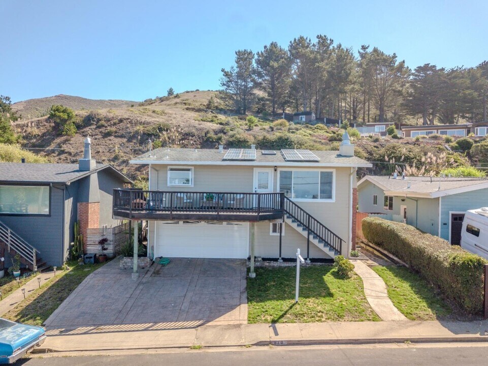 820 Edgemar Ave in Pacifica, CA - Building Photo