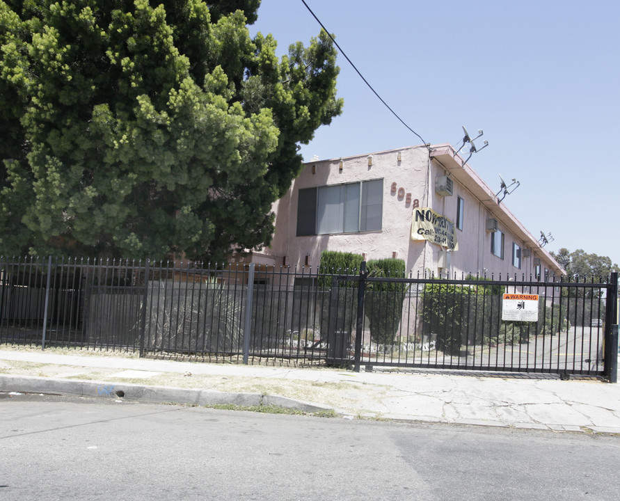 6058 Hazelhurst Pl in North Hollywood, CA - Building Photo