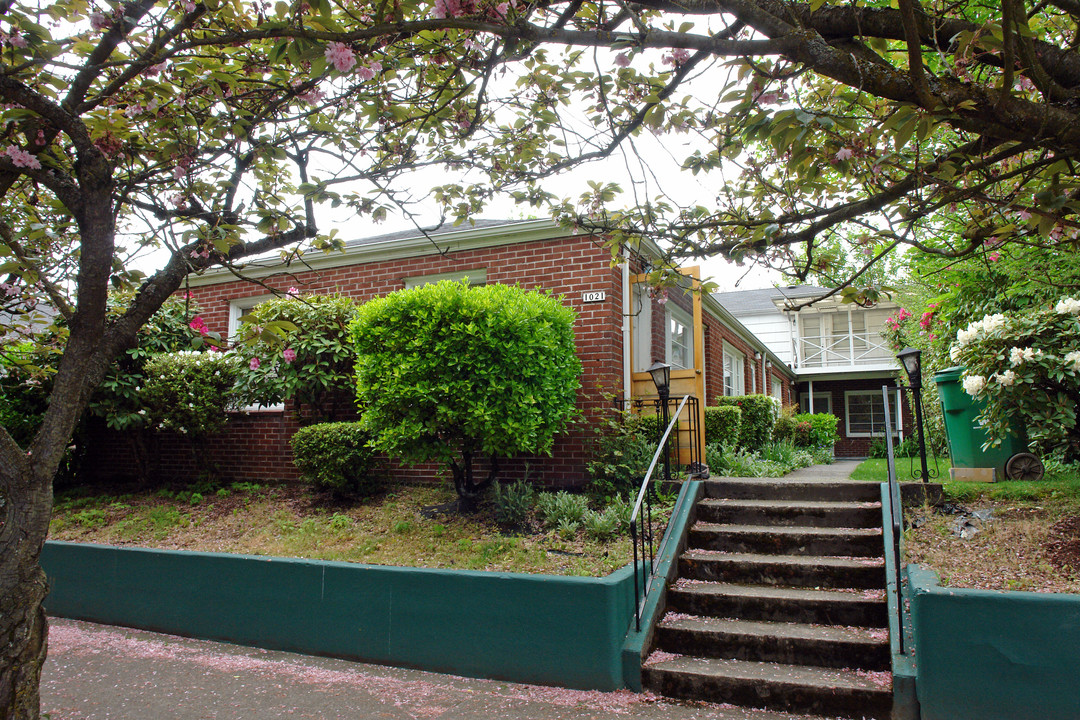 Irvington Court in Portland, OR - Building Photo