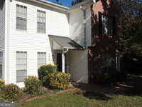 5866 Crescent Ridge Ct in Lithonia, GA - Foto de edificio - Building Photo